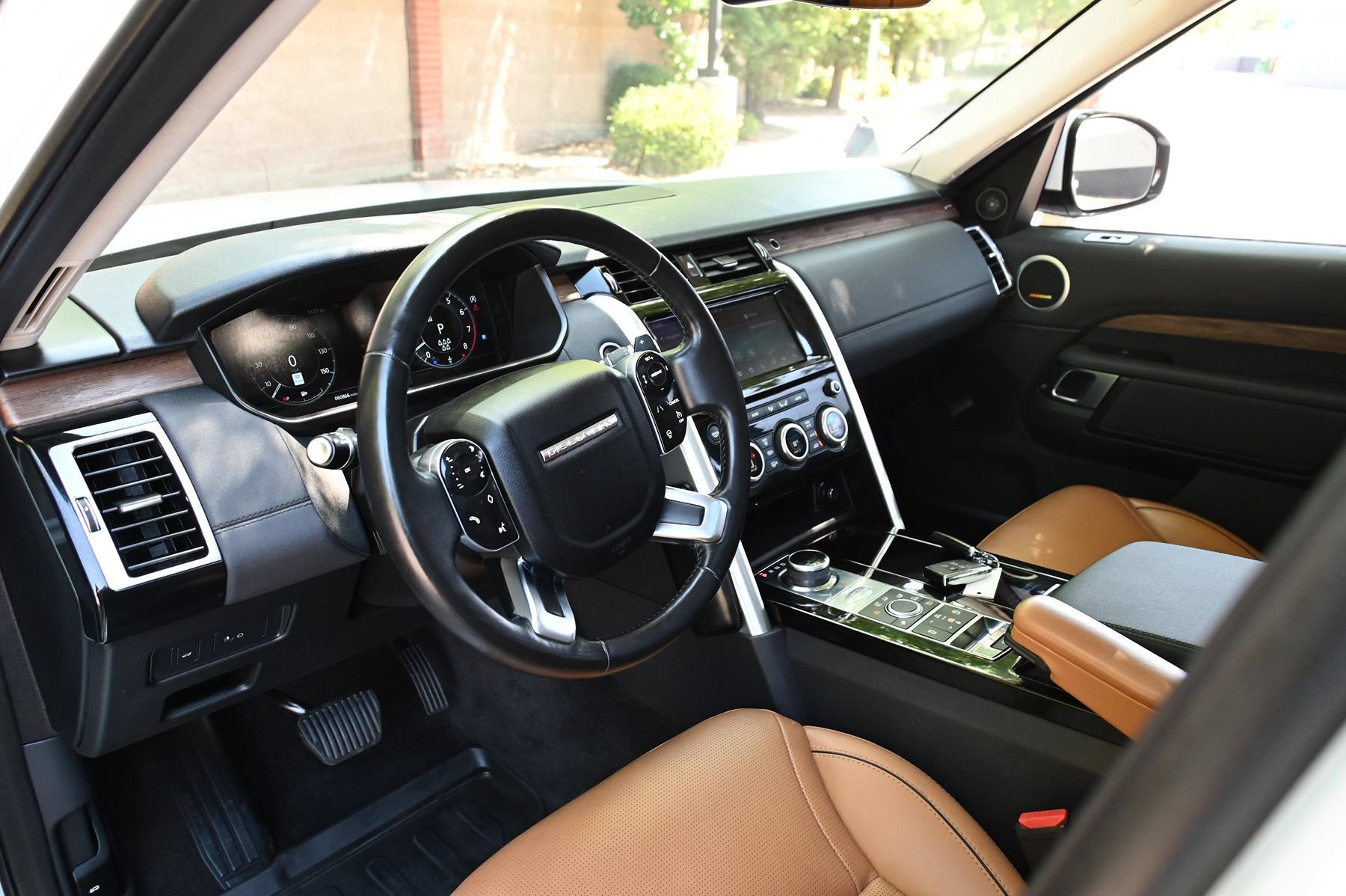Used 2019 Land Rover Discovery HSE AWD/4WD image 23