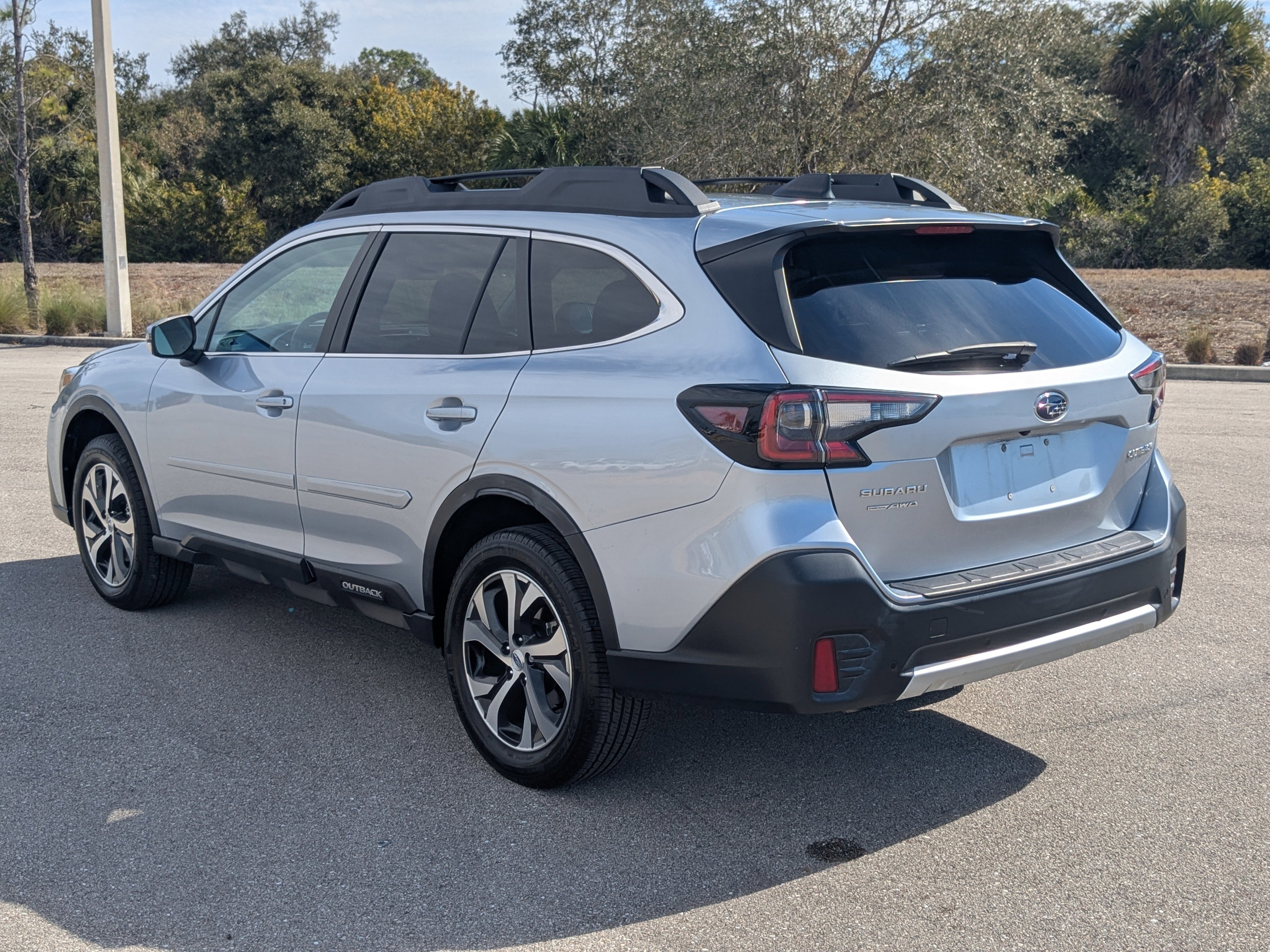 Used 2020 Subaru Outback Limited image 7