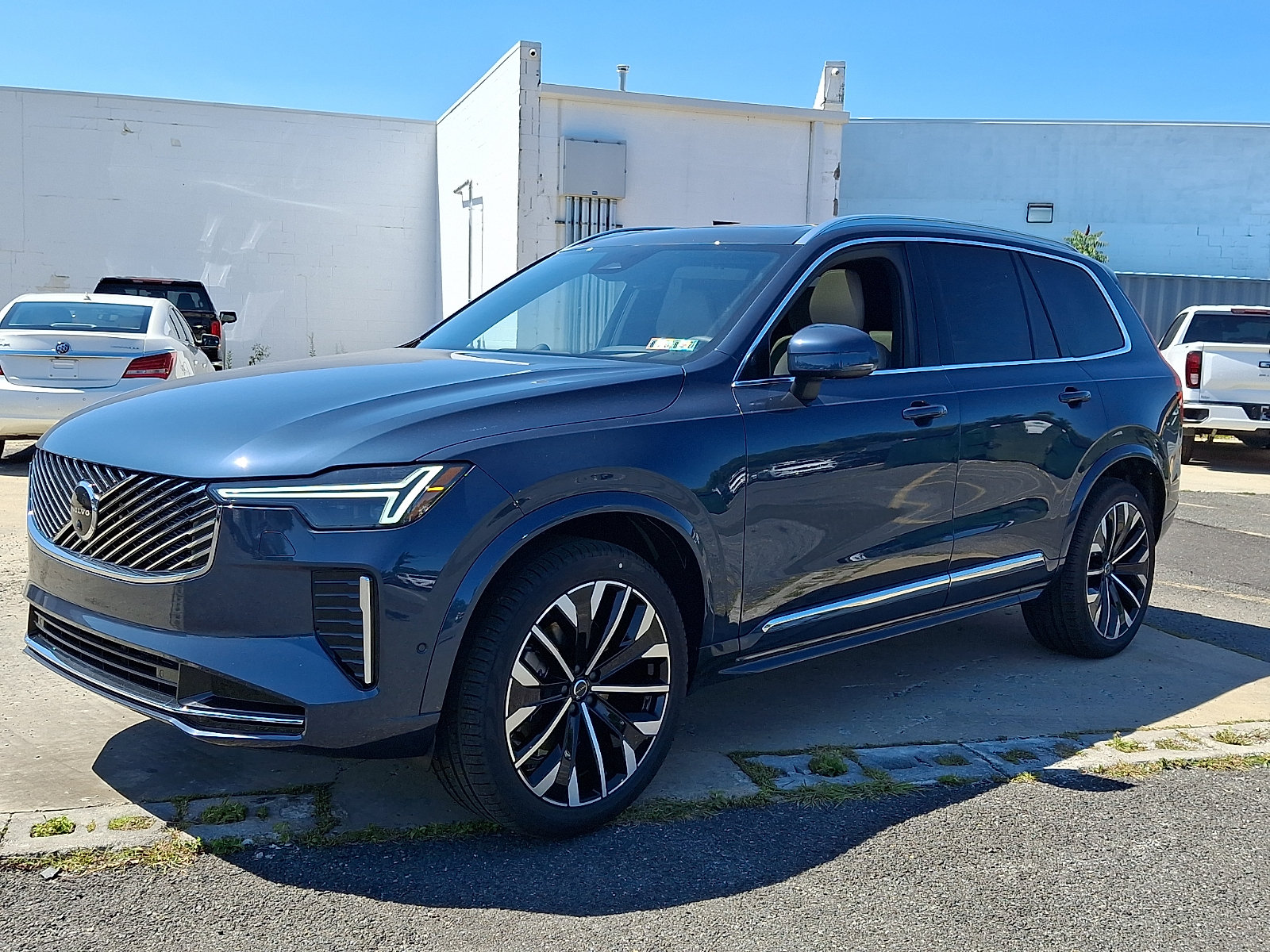 New 2027 Volvo XC90 B6 Ultra AWD/4WD image 3