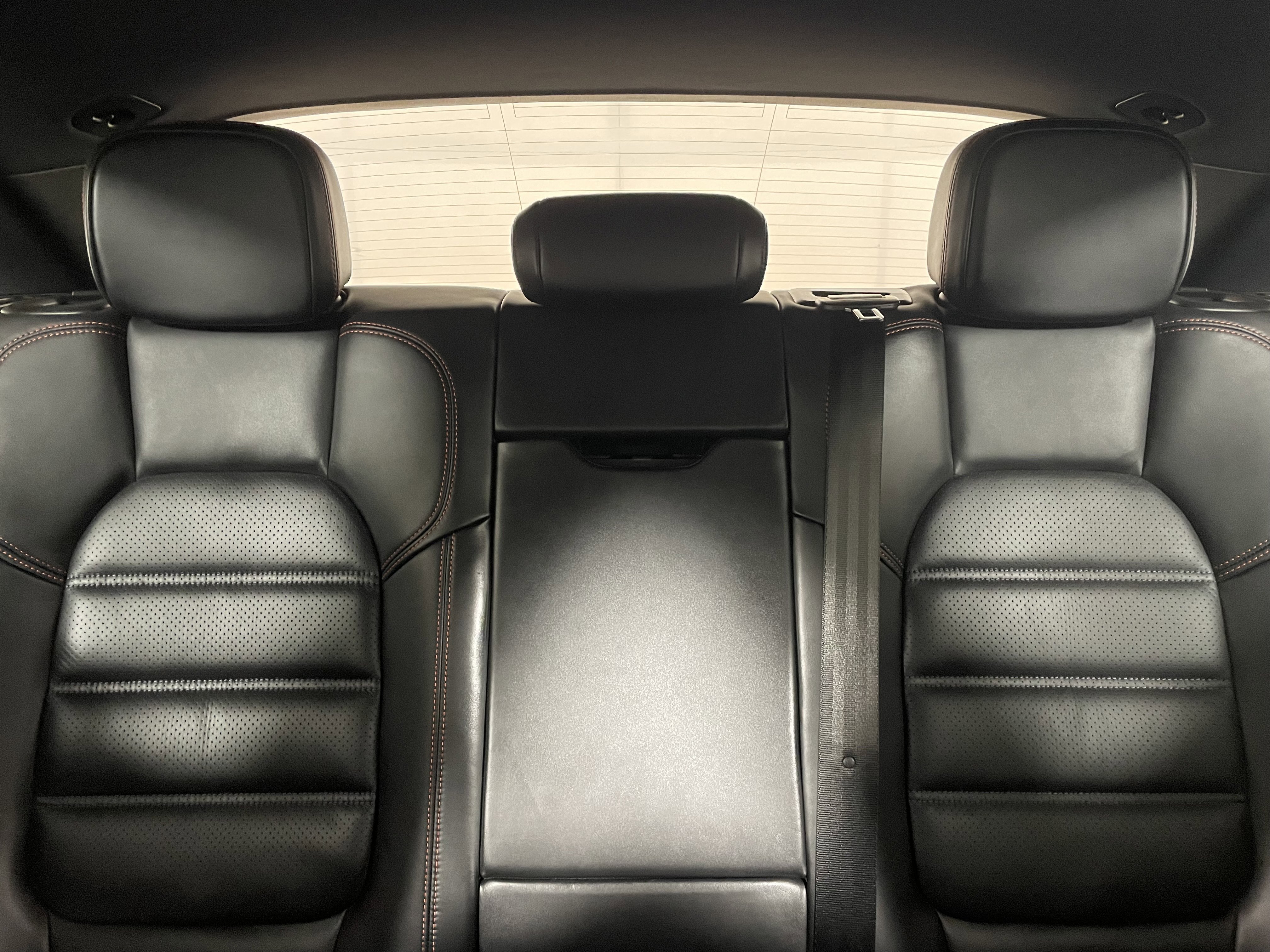 Certified 2022 Porsche Macan AWD/4WD image 16