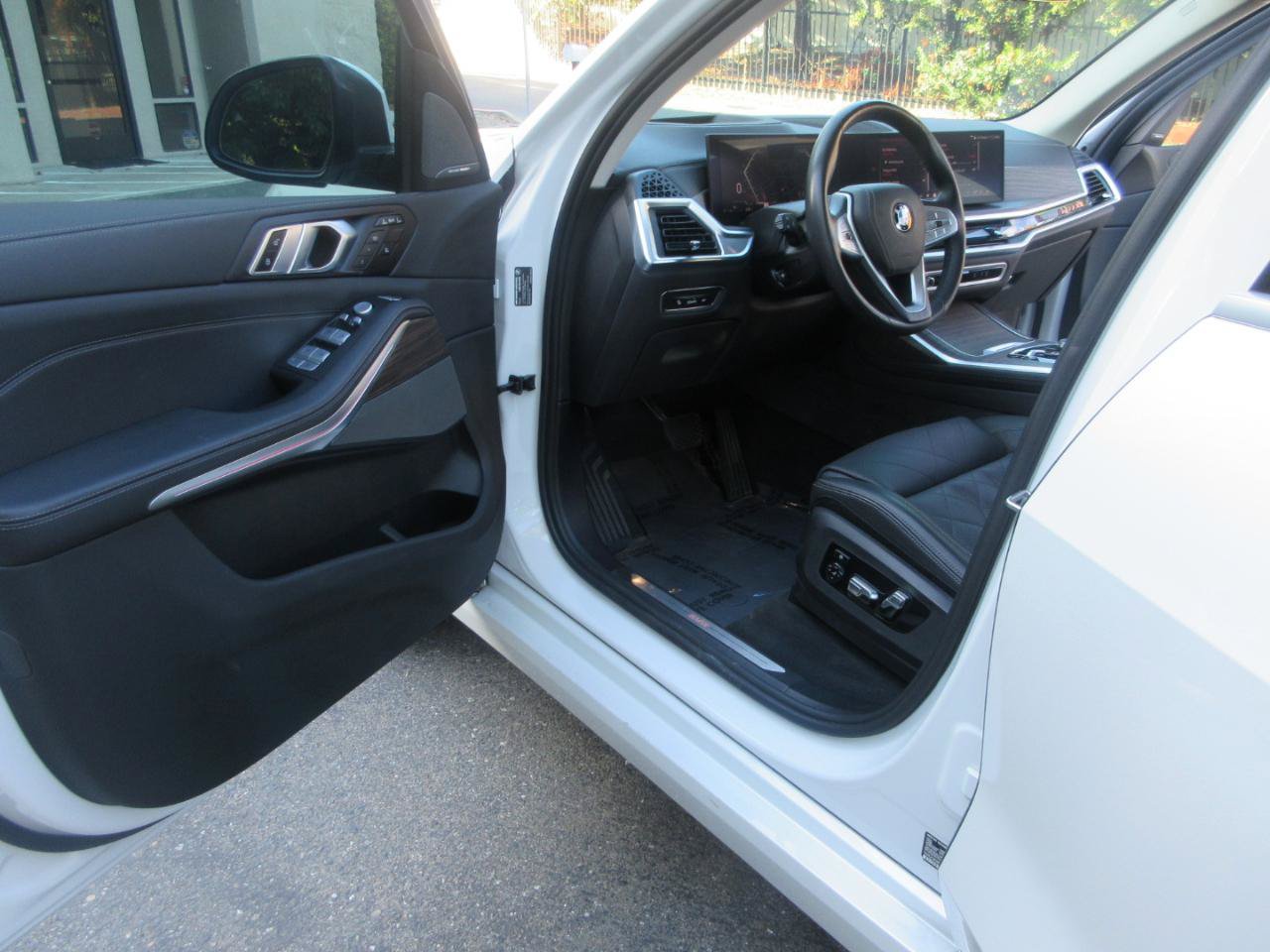 Used 2025 BMW X7 xDrive40i w/ Premium Package AWD/4WD image 7