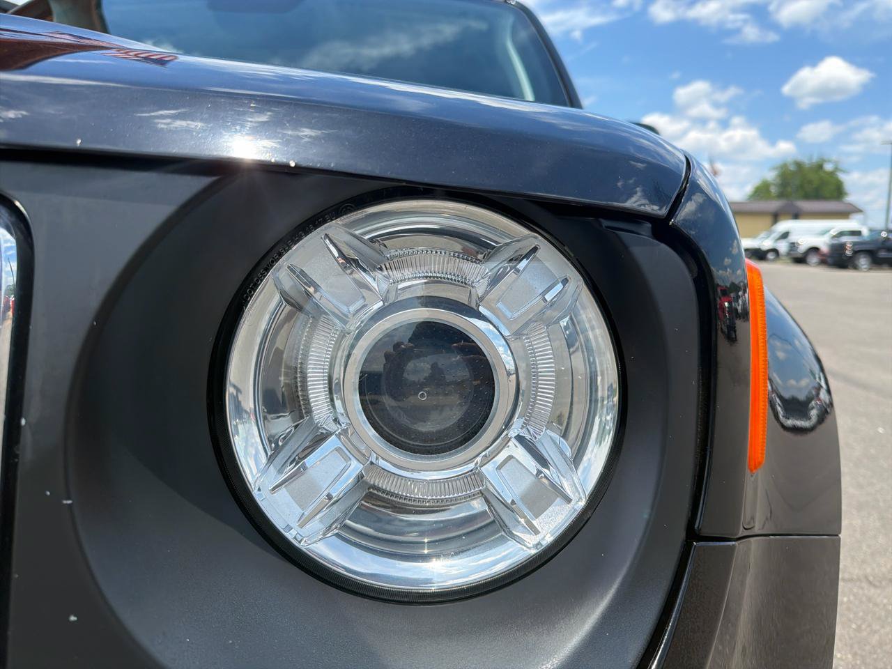 Used 2018 Jeep Renegade Latitude w/ Safety & Security Group AWD/4WD image 22