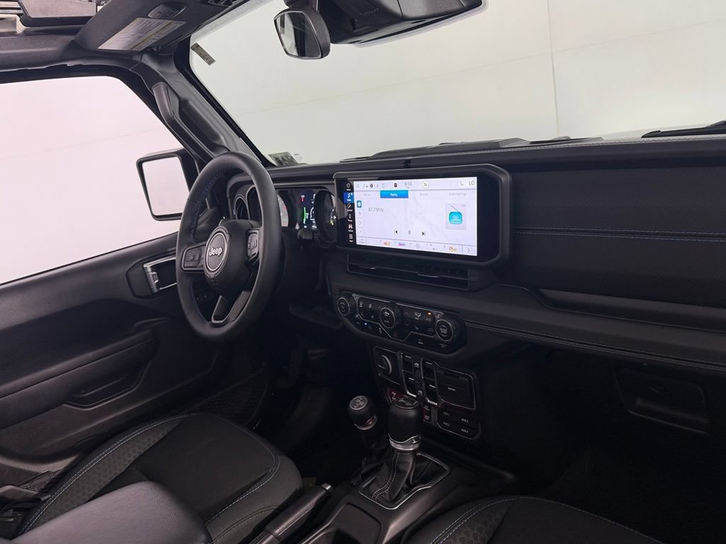 Used 2025 Jeep Wrangler Unlimited Rubicon 4xe w/ Convenience Group AWD/4WD image 31
