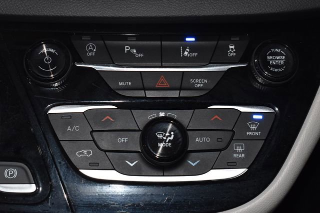 Certified 2024 Chrysler Pacifica Touring-L image 18