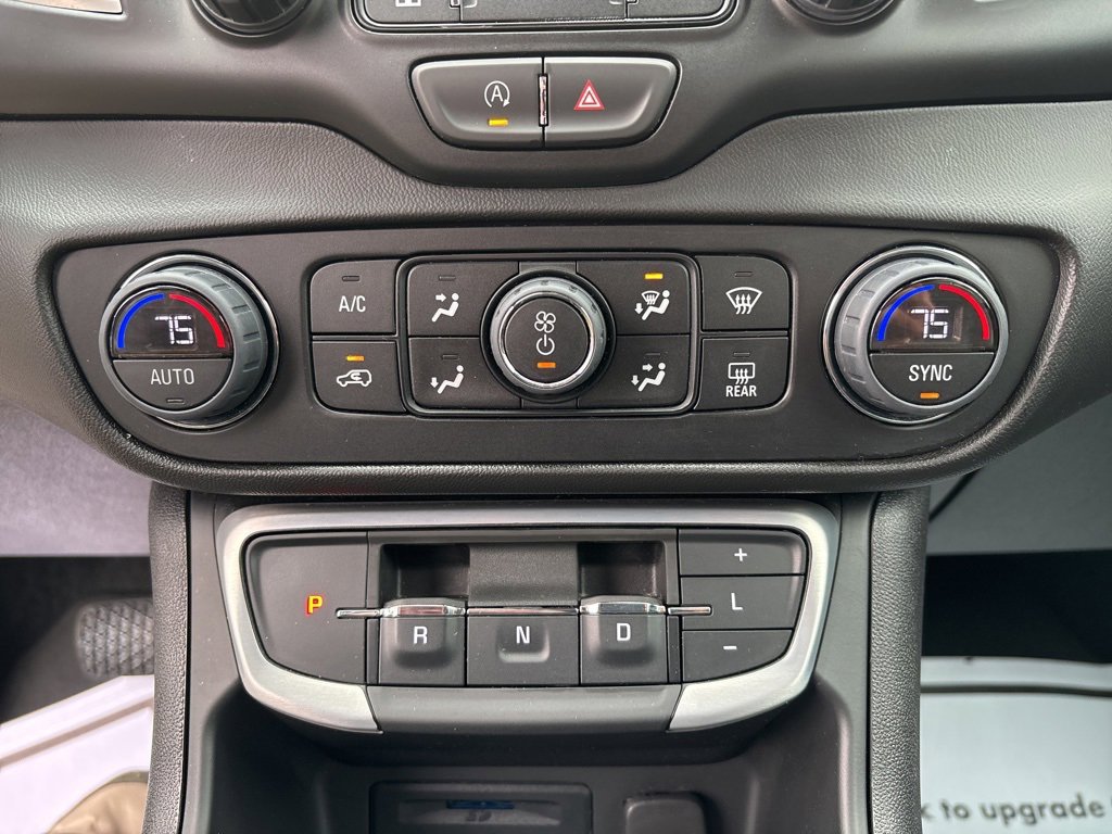 Used 2024 GMC Terrain SLT image 24