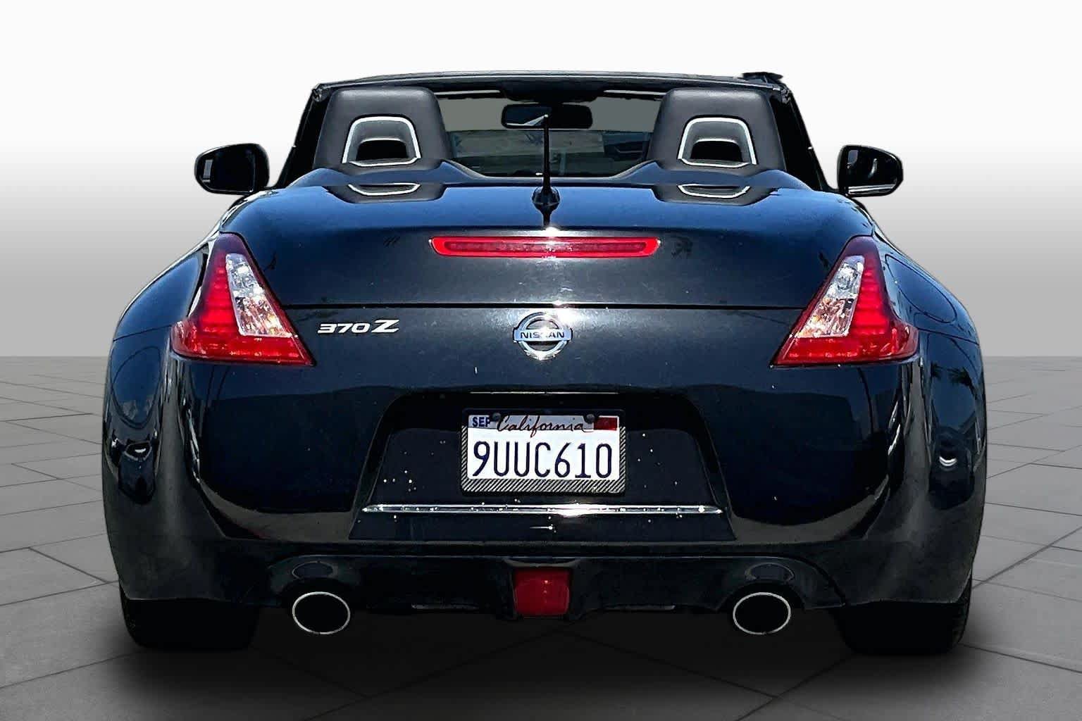Used 2018 Nissan 370Z Touring Sport RWD image 4