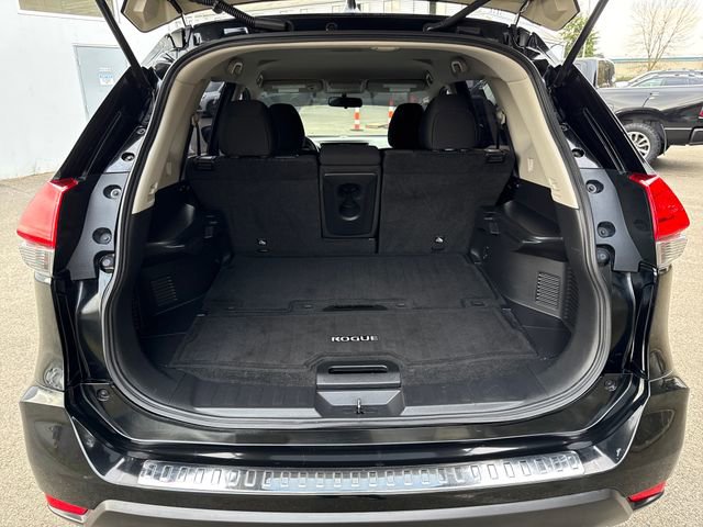 Used 2017 Nissan Rogue S image 12