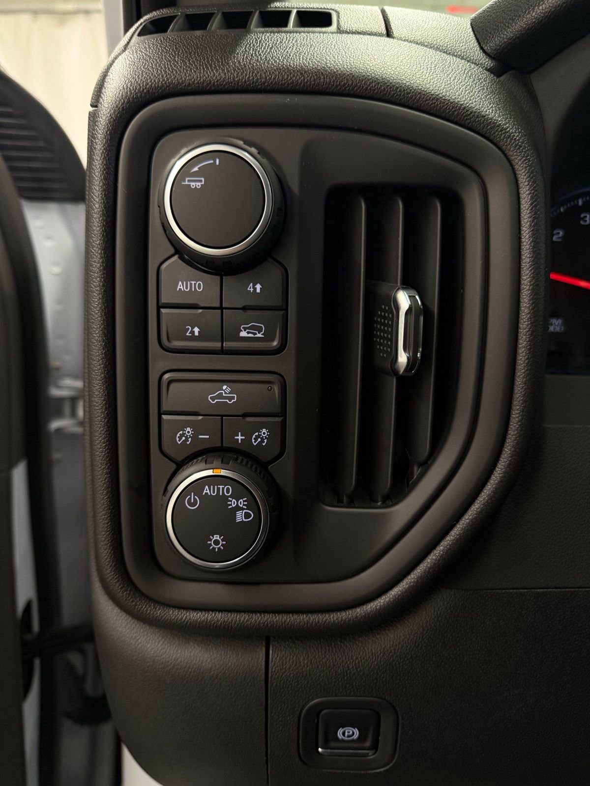 Used 2025 Chevrolet Silverado 1500 W/T w/ WT Value Package image 15