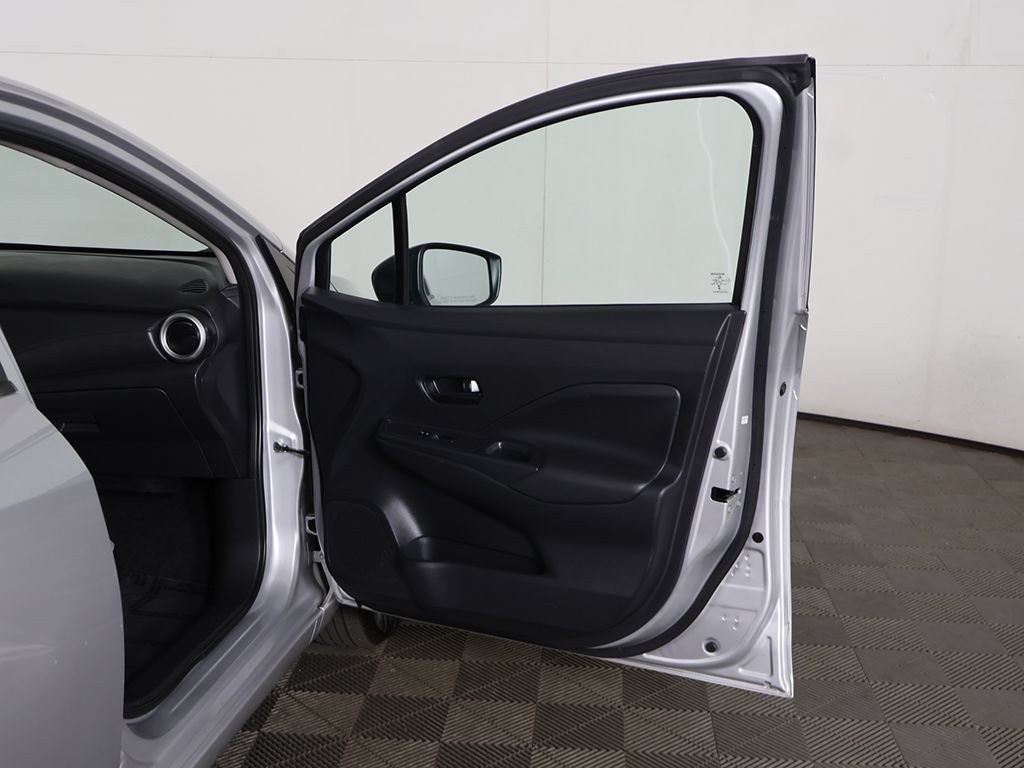 Used 2025 Nissan Versa S FWD image 16