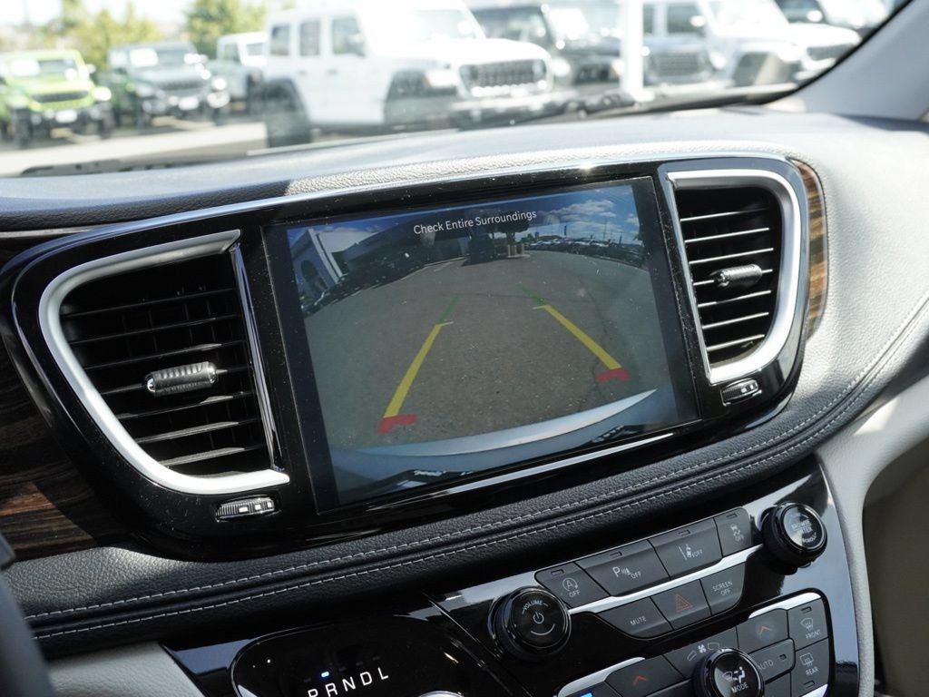 Used 2024 Chrysler Pacifica Limited FWD image 15