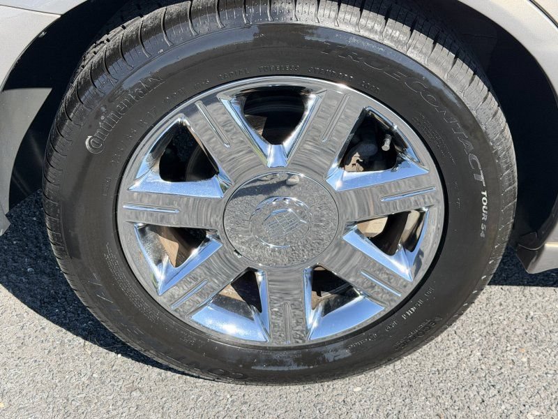 Used 2006 Cadillac DTS w/ Trunk Convenience Package FWD image 9