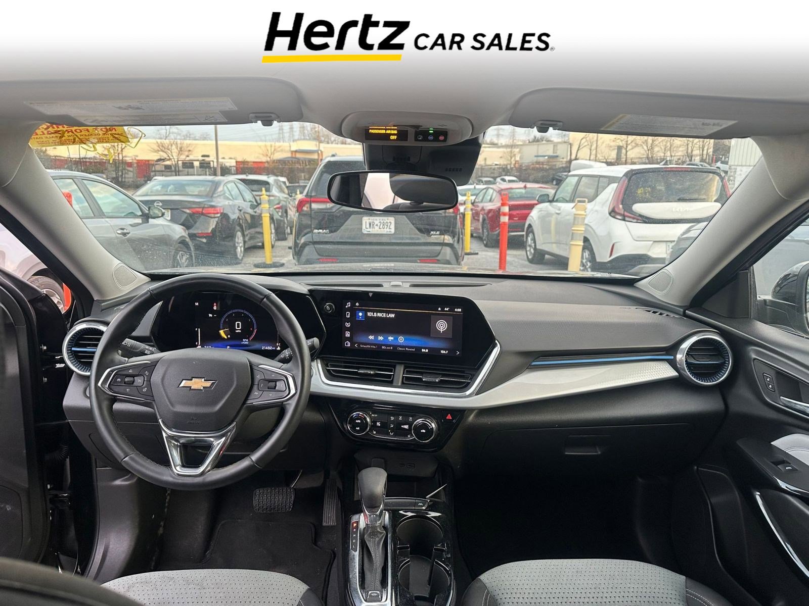 Used 2025 Chevrolet Trax LT w/ LT Convenience Package image 6