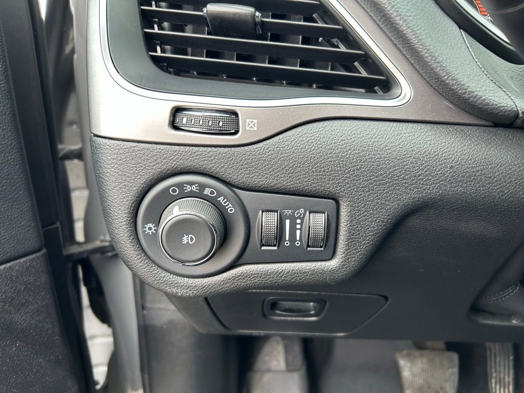 Used 2022 Jeep Cherokee Latitude Lux w/ Sun & Sound Group AWD/4WD image 26