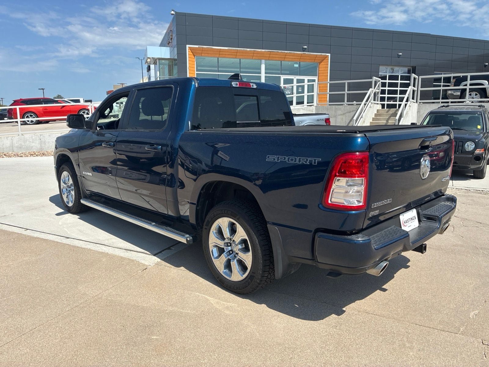 Used 2022 RAM 1500 Big Horn AWD/4WD image 3