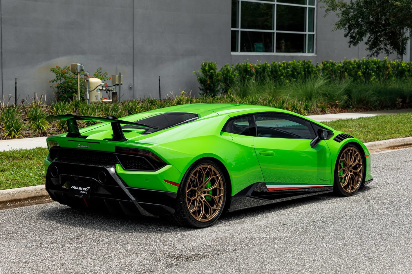 Used 2018 Lamborghini Huracan Performante AWD/4WD image 18