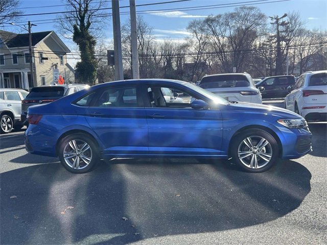 Used 2023 Volkswagen Jetta SE w/ Panoramic Sunroof Package image 5