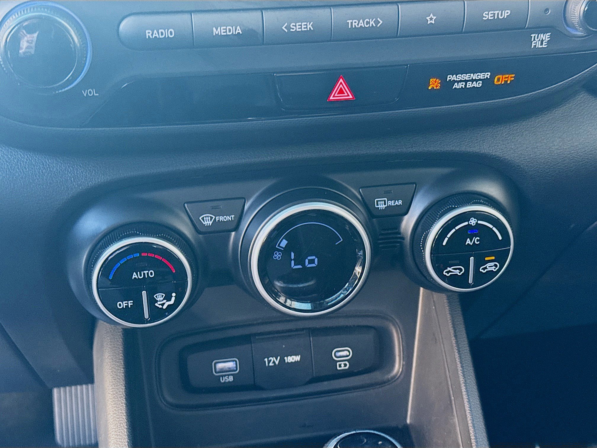 Used 2023 Hyundai Venue SEL image 12