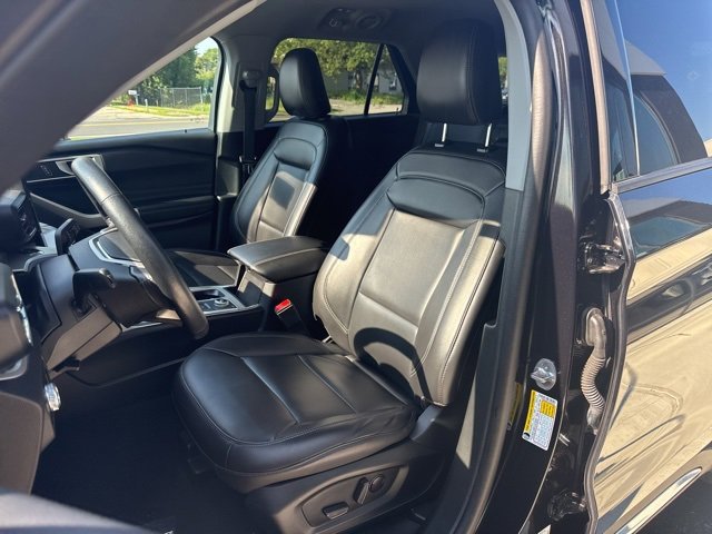 Used 2023 Ford Explorer XLT w/ Equipment Group 202A image 11
