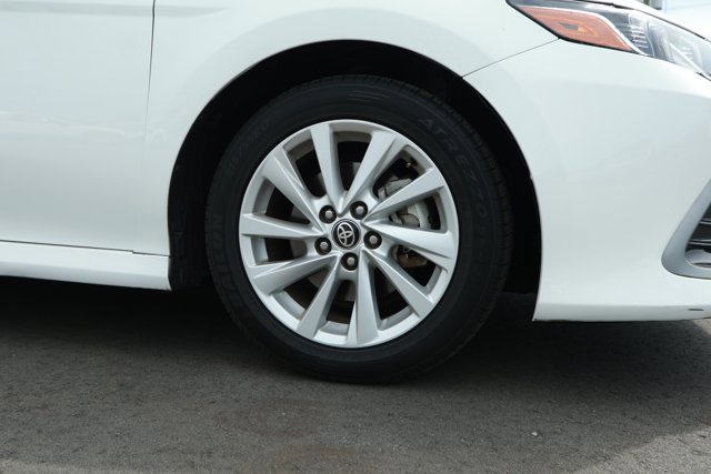 Used 2024 Toyota Camry LE FWD image 5