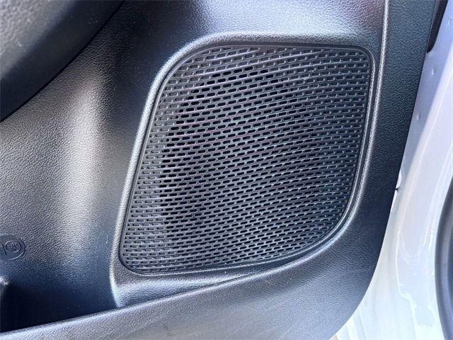 Used 2025 Chrysler Pacifica Select image 14