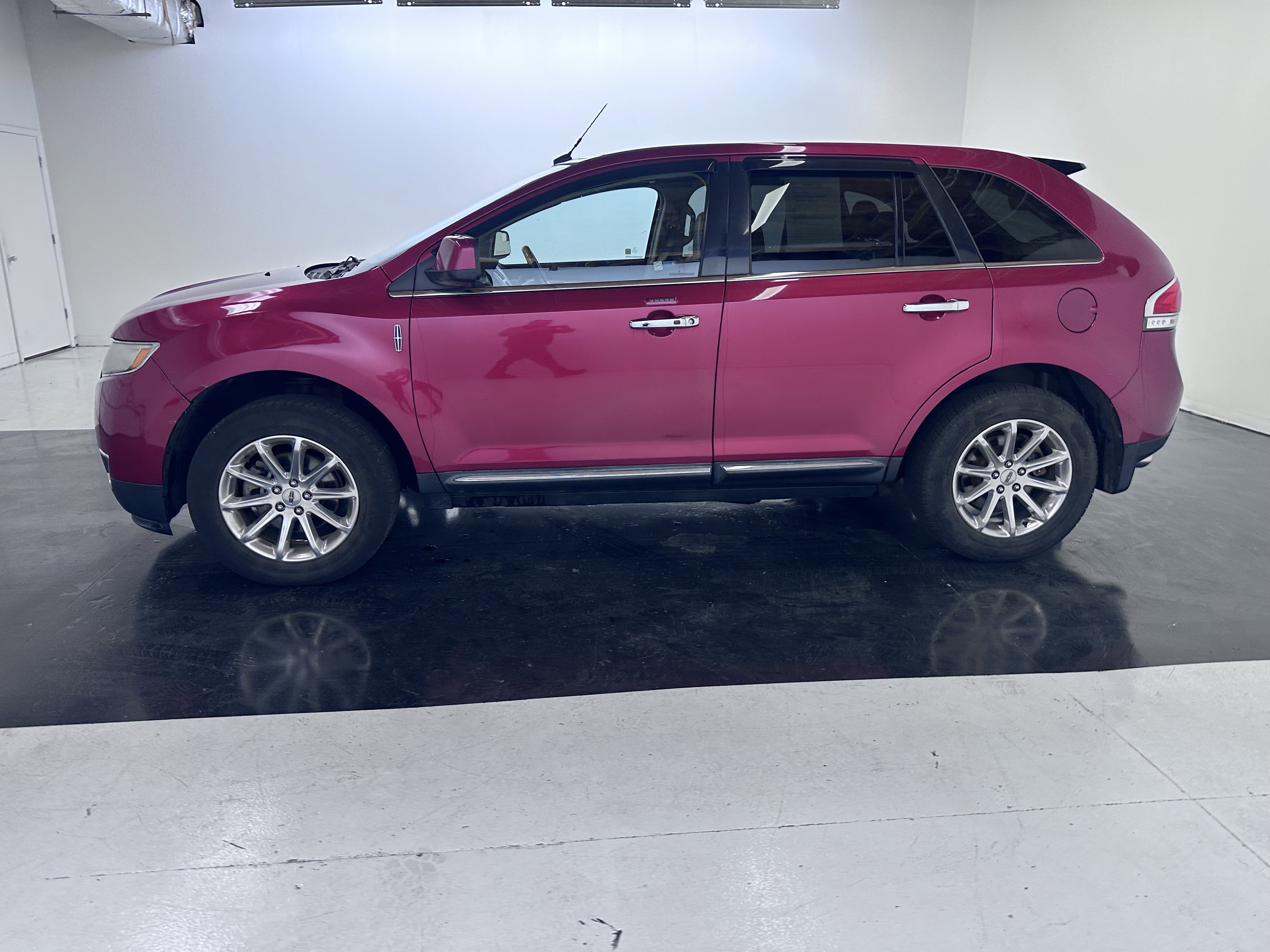 Used 2011 Lincoln MKX 2WD w/ 101A Rapid Spec Order Code image 9