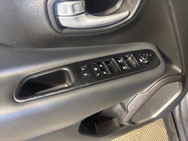 Certified 2023 Jeep Renegade Latitude AWD/4WD image 21