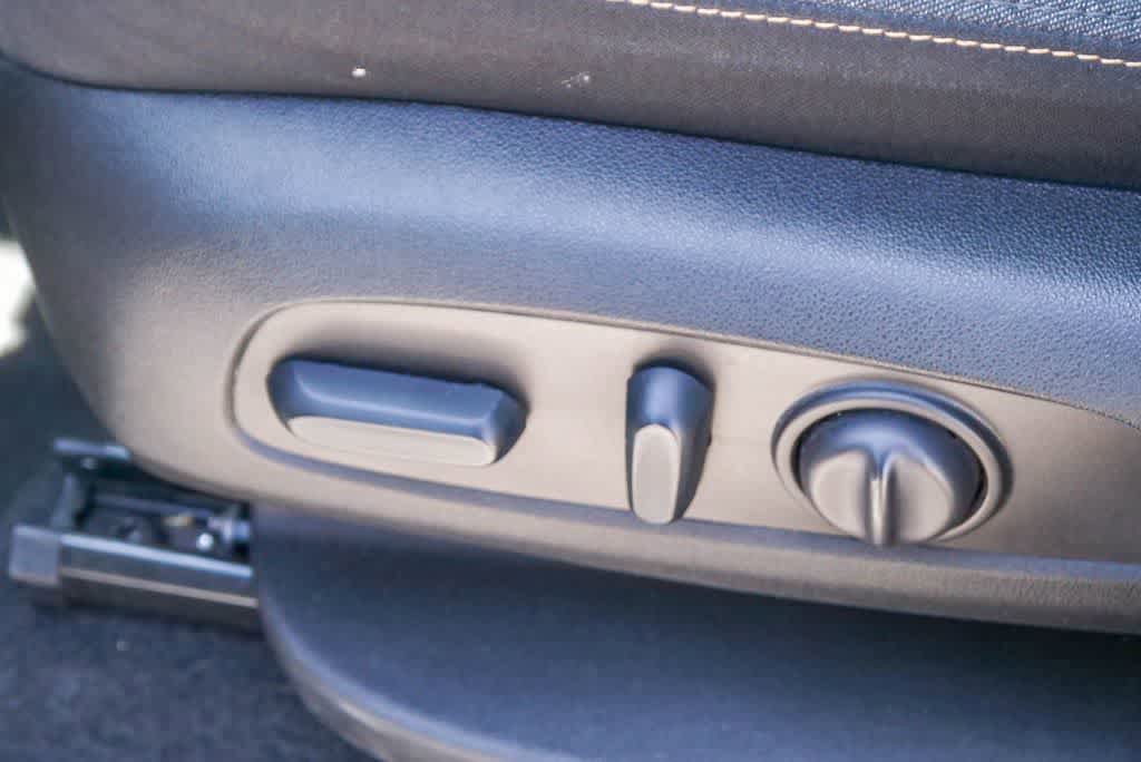 Used 2024 Chevrolet Equinox LT FWD image 14