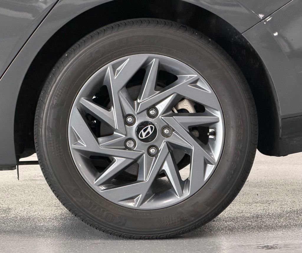 Used 2024 Hyundai Elantra SEL image 9