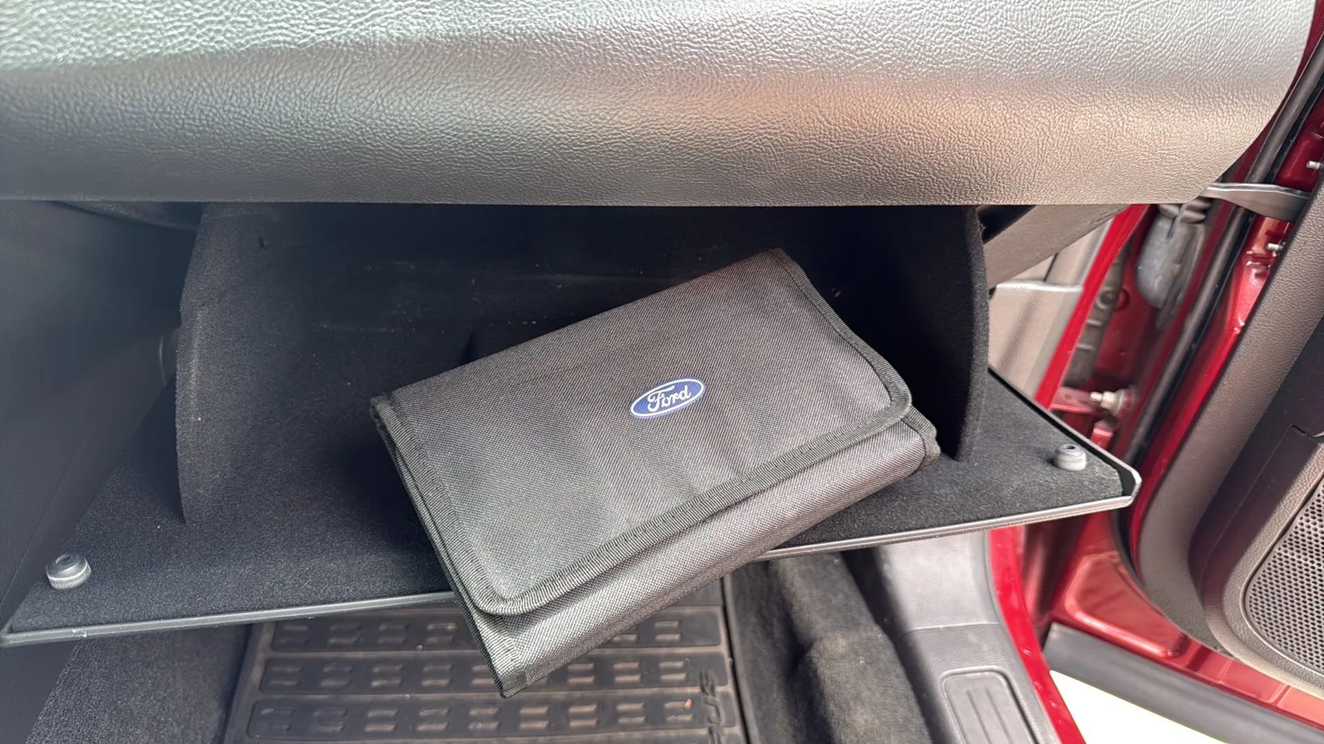 Used 2017 Ford Taurus SEL image 25