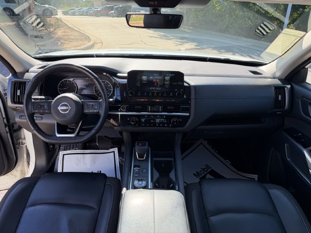 Used 2023 Nissan Pathfinder SL AWD/4WD image 19