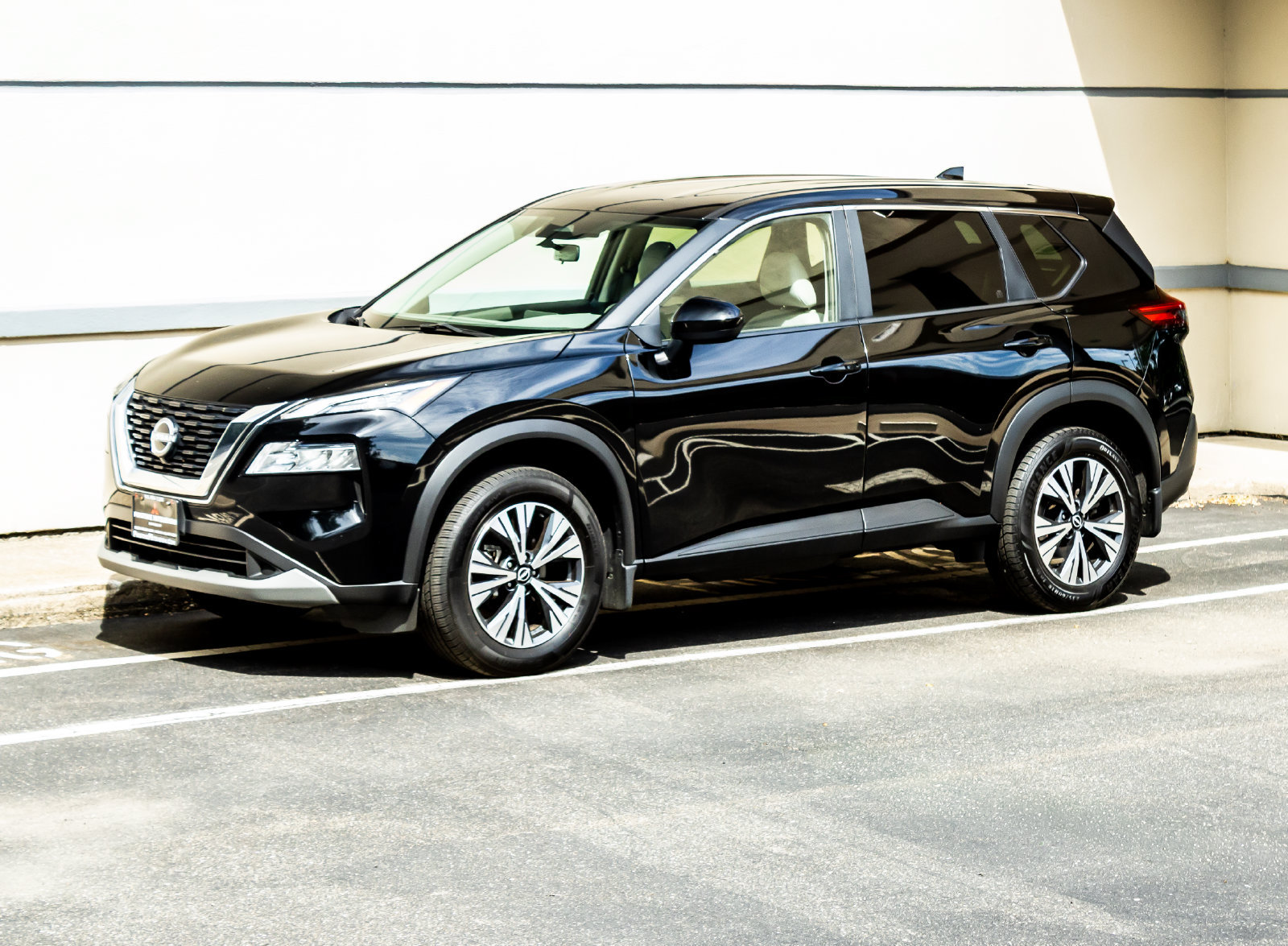 Used 2023 Nissan Rogue SV AWD/4WD image 3