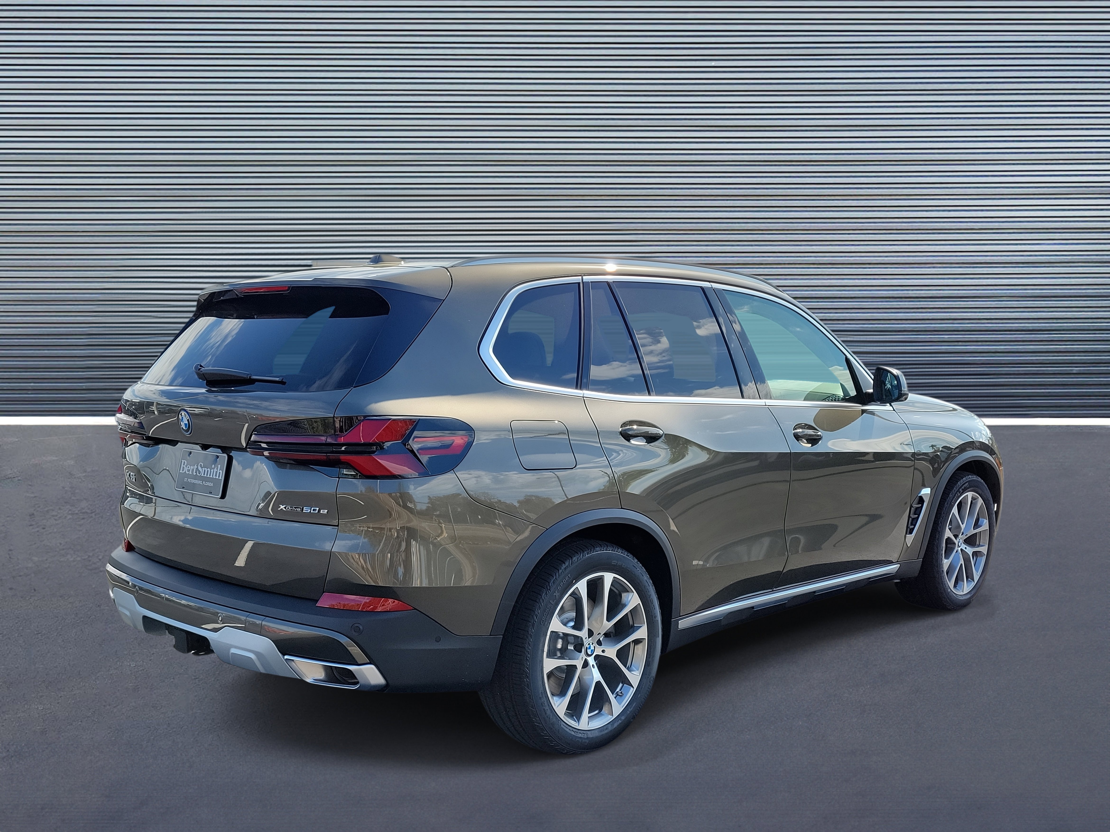 New 2026 BMW X5 xDrive50e image 3