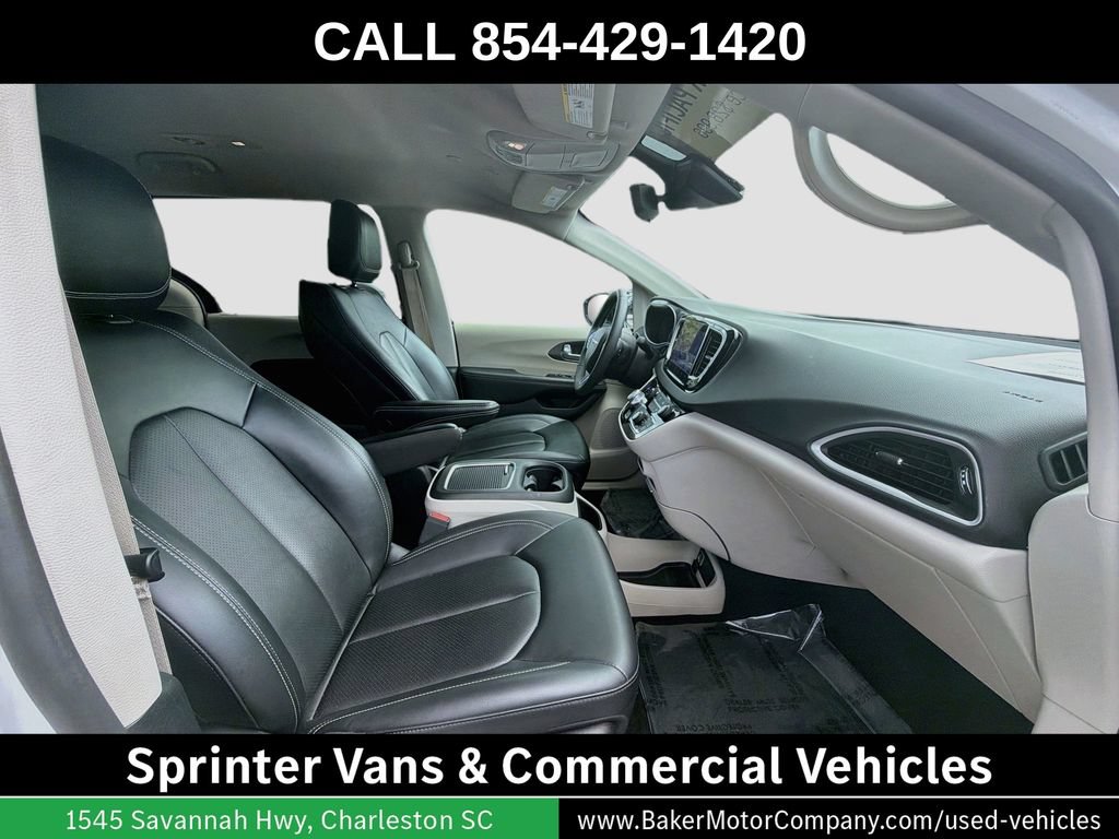 Used 2024 Chrysler Pacifica Touring-L FWD image 32