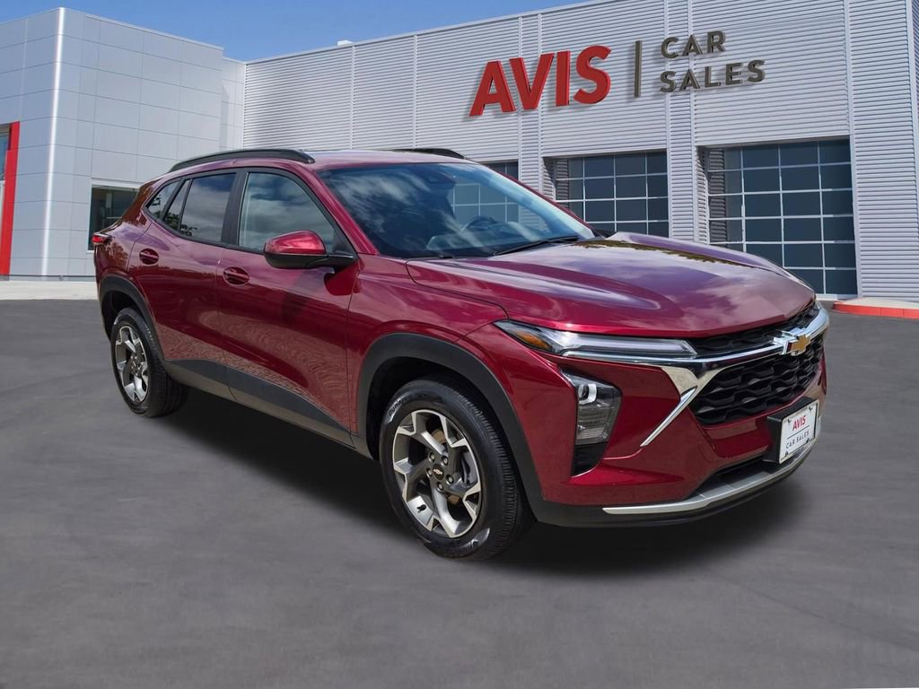 Used 2025 Chevrolet Trax LT w/ LT Convenience Package FWD image 3