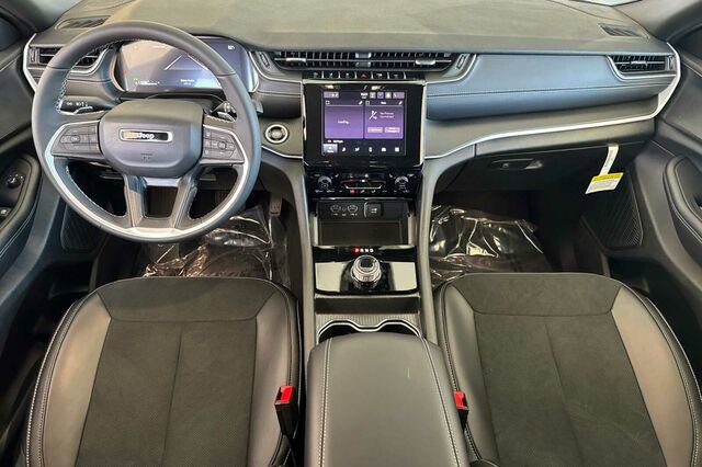 New 2025 Jeep Grand Cherokee L Laredo image 10