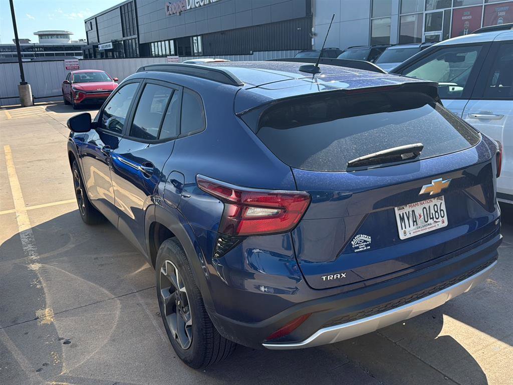 Used 2024 Chevrolet Trax LT w/ Driver Confidence Package FWD image 12