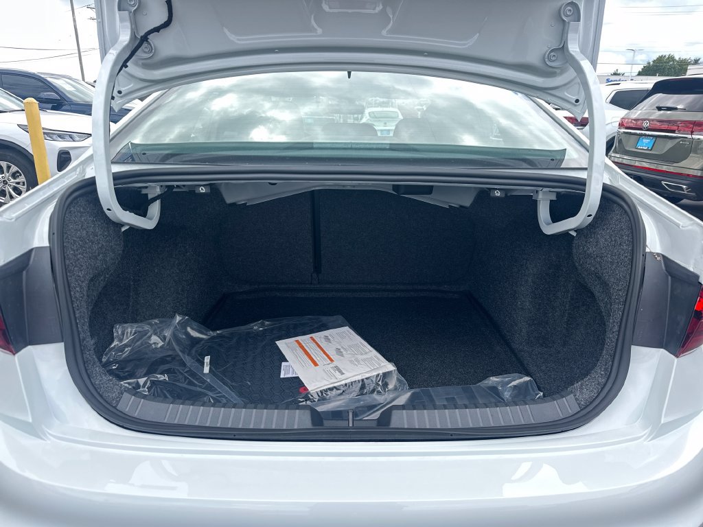 New 2027 Volkswagen Jetta GLI Autobahn FWD image 18