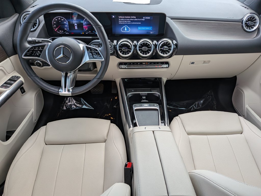 Used 2025 Mercedes-Benz GLA 250 4MATIC image 23