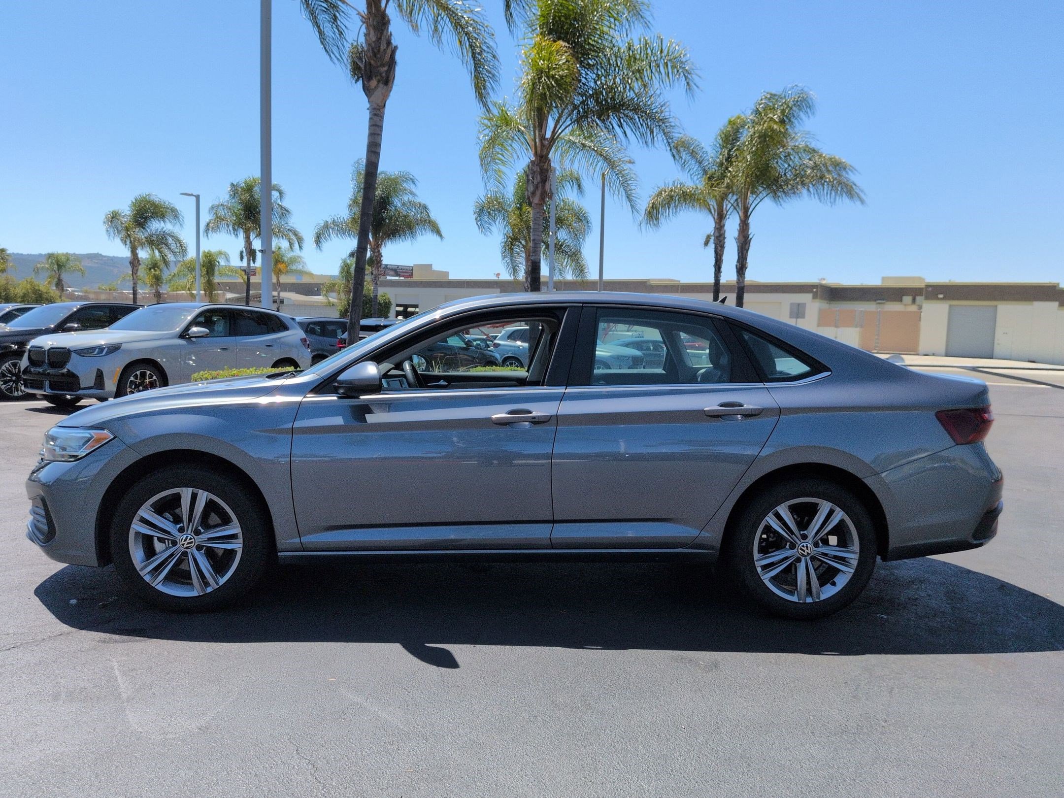 Used 2023 Volkswagen Jetta SE FWD image 7
