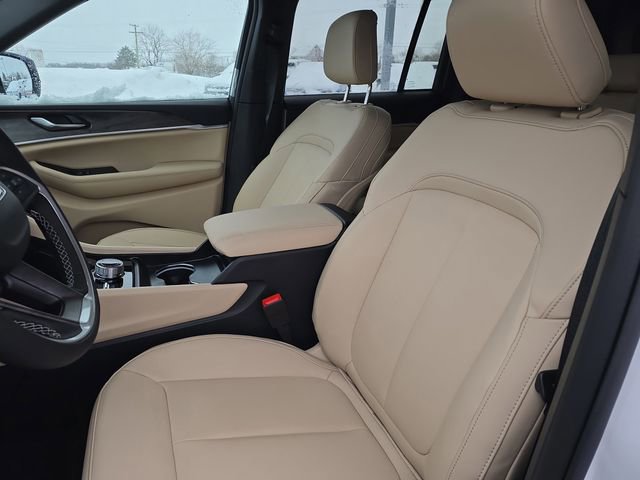 New 2026 Jeep Grand Cherokee Limited w/ Limited Altitude Package AWD/4WD image 9