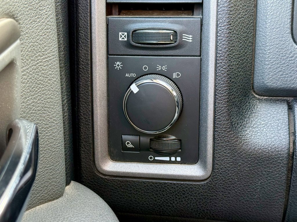 Used 2014 RAM 2500 Tradesman w/ Chrome Appearance Group image 16