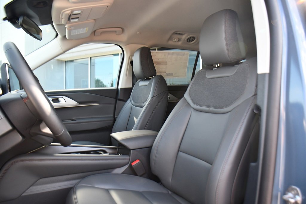 Used 2025 Ford Explorer Active w/ Active Comfort Package image 13