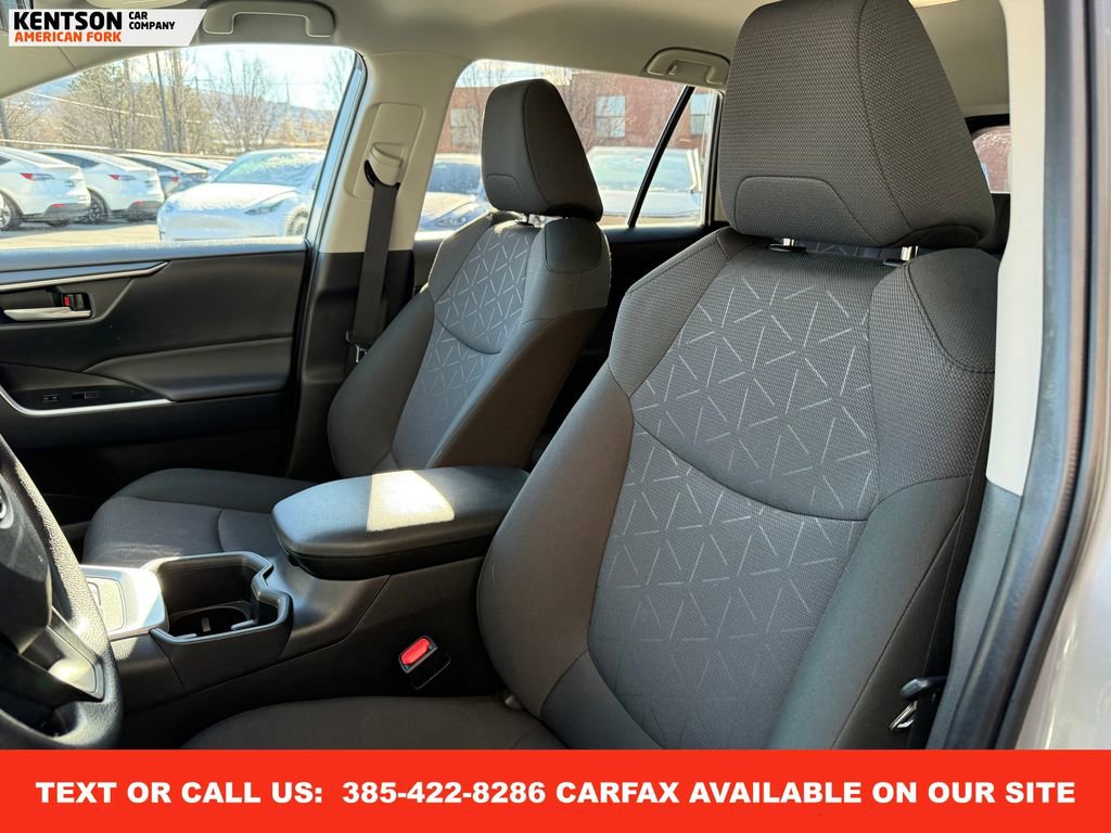 Used 2025 Toyota RAV4 XLE image 28