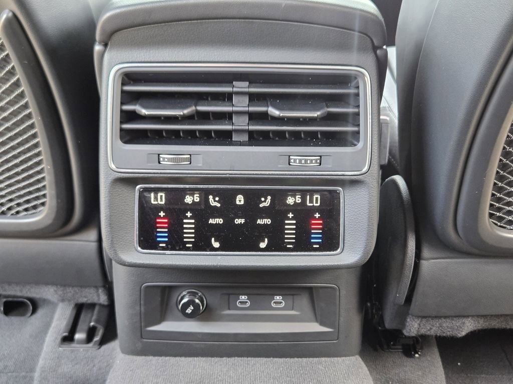 Used 2023 Audi SQ8 Prestige AWD/4WD image 38