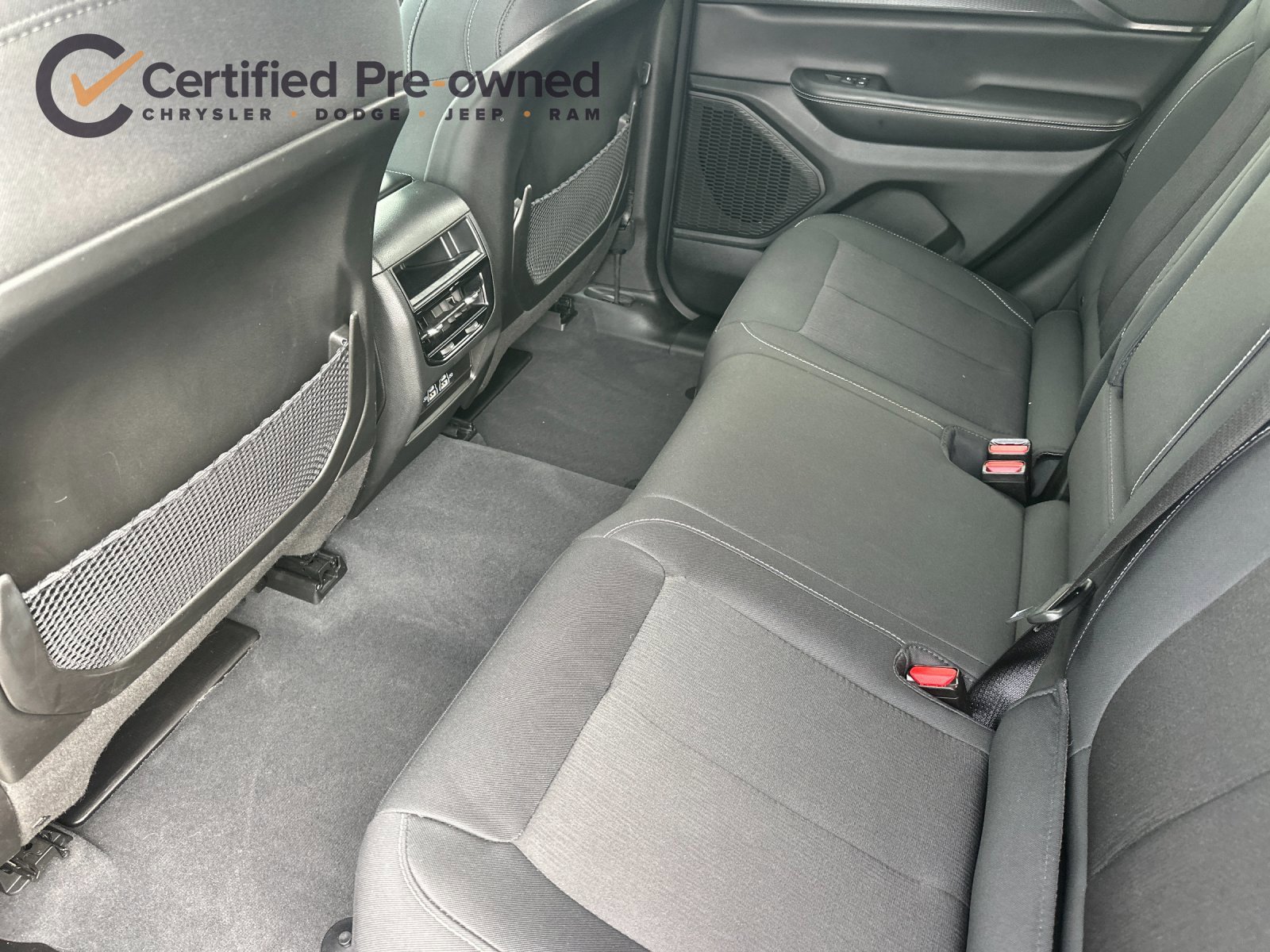 Used 2023 Jeep Grand Cherokee Laredo AWD/4WD image 13