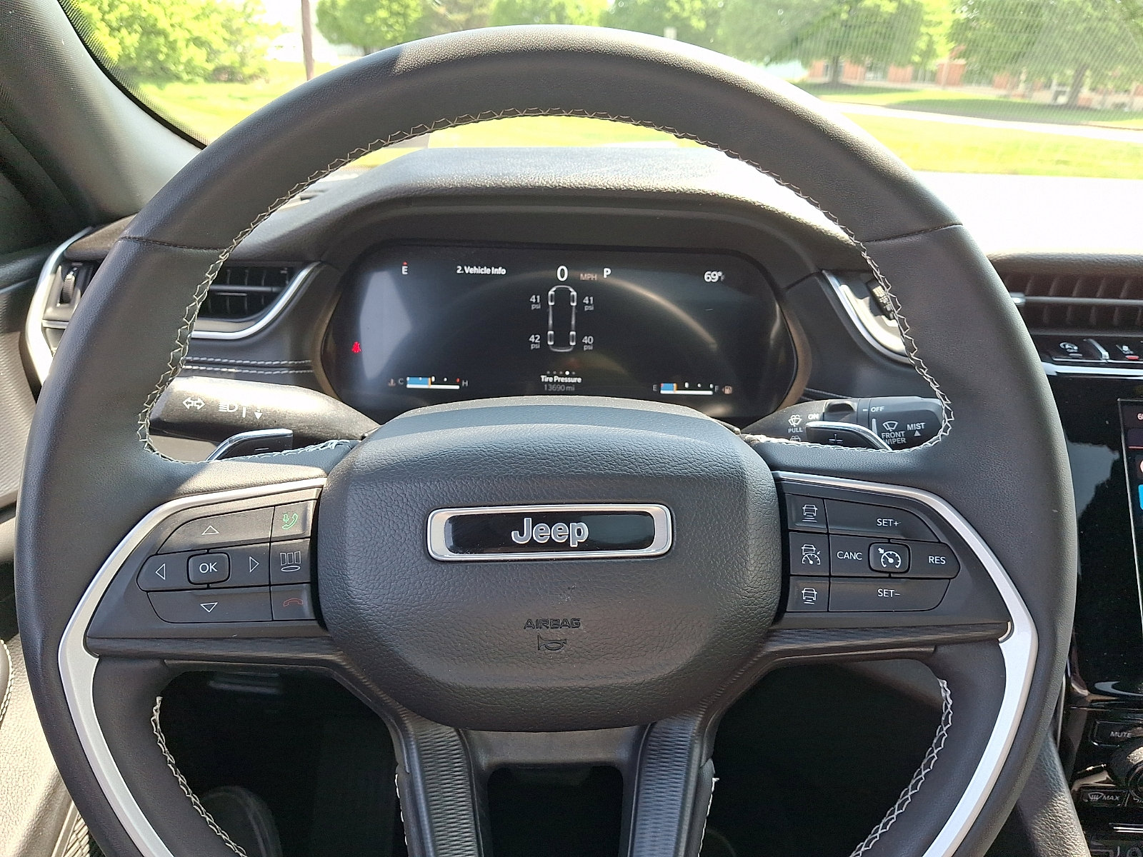 Certified 2023 Jeep Grand Cherokee L Laredo AWD/4WD image 27