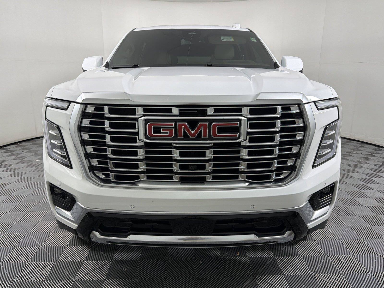 Used 2025 GMC Yukon XL Denali w/ Sun & Power Step Package RWD image 2