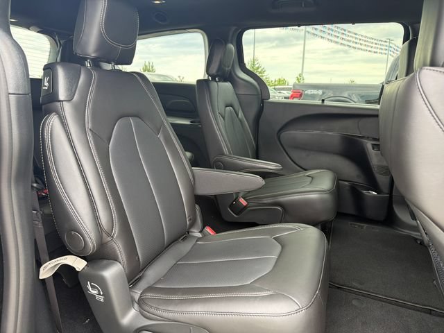 Used 2026 Chrysler Pacifica Select FWD image 44