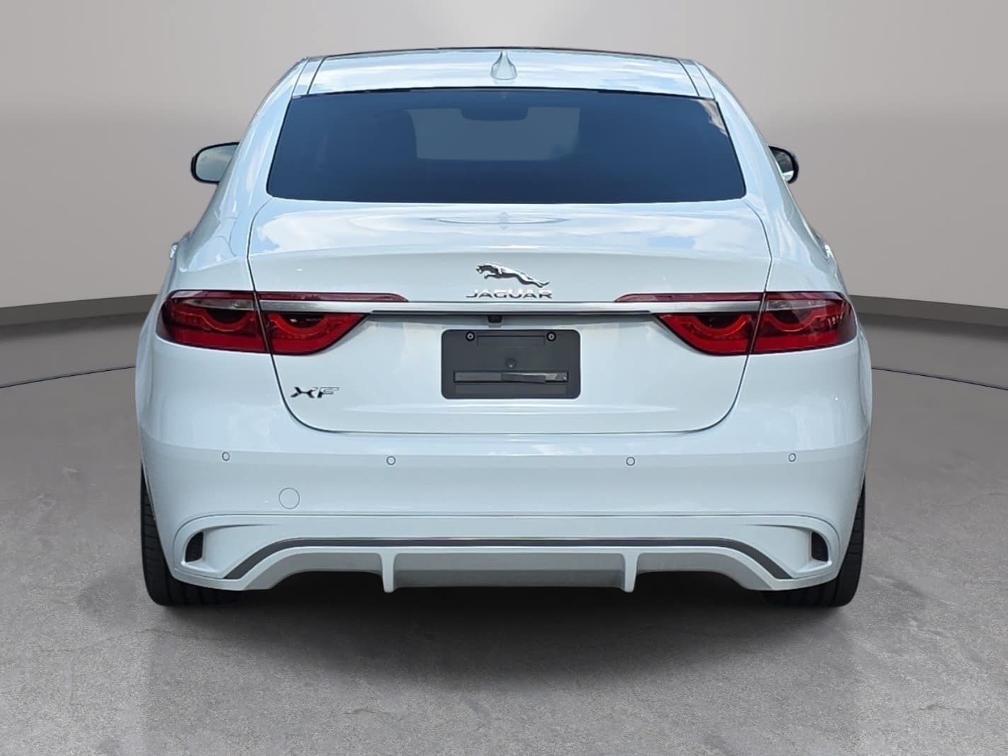 Used 2022 Jaguar XF SE RWD image 6