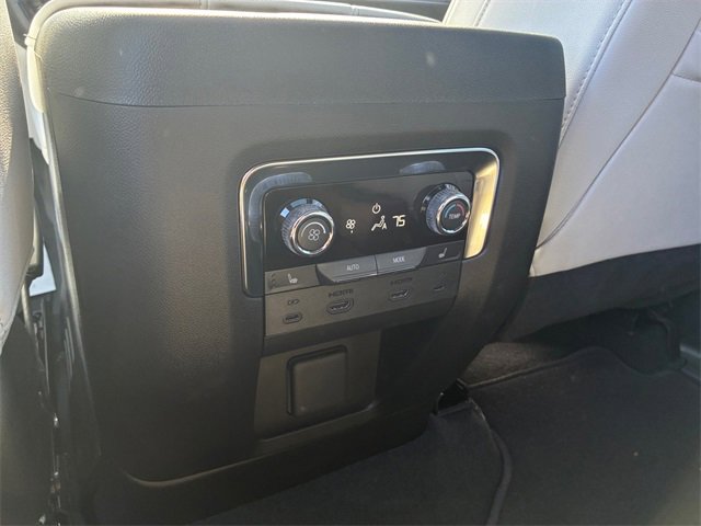 New 2025 Chevrolet Suburban Premier image 18